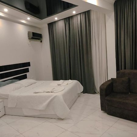 Golden Fish Hotel Батумі Екстер'єр фото