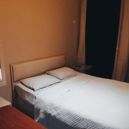 Golden Fish Hotel Батумі Екстер'єр фото