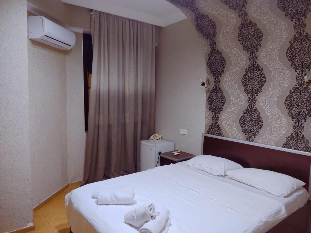 Golden Fish Hotel Батумі Екстер'єр фото