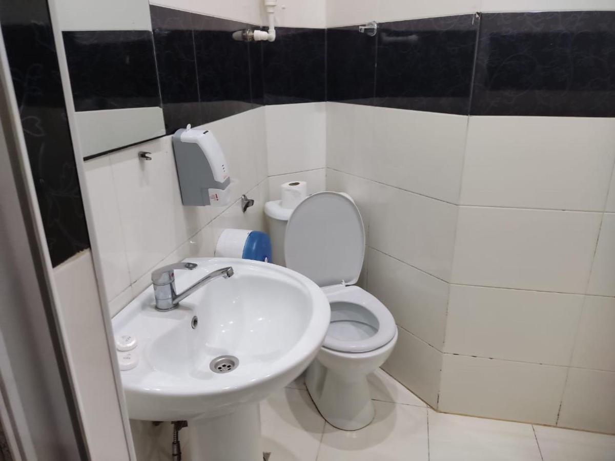 Golden Fish Hotel Батумі Екстер'єр фото