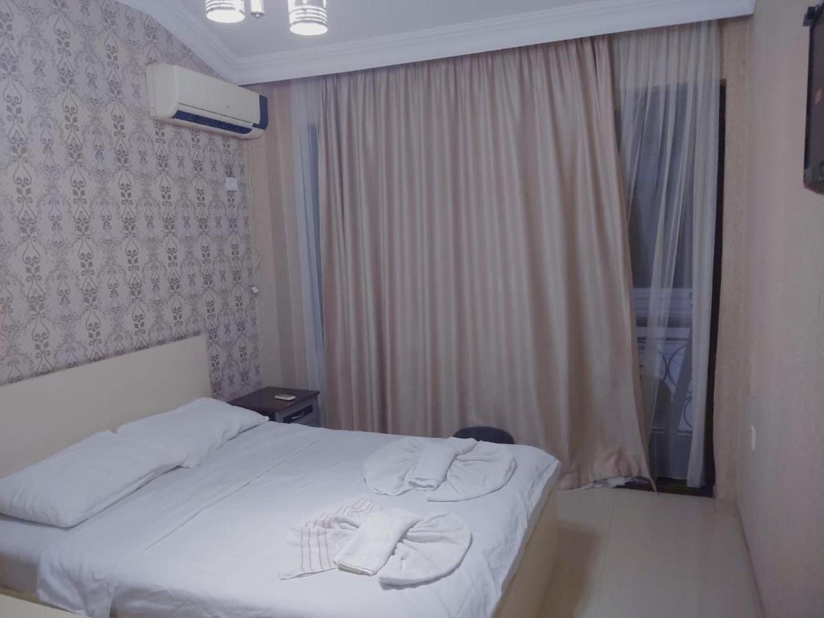 Golden Fish Hotel Батумі Екстер'єр фото