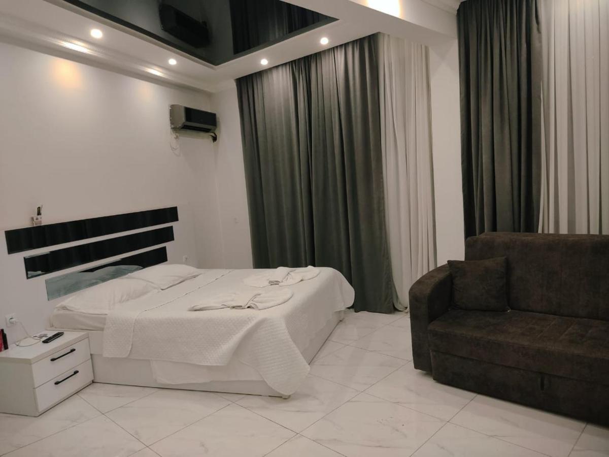 Golden Fish Hotel Батумі Екстер'єр фото