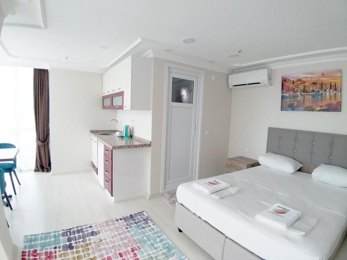 Golden Fish Hotel Батумі Екстер'єр фото