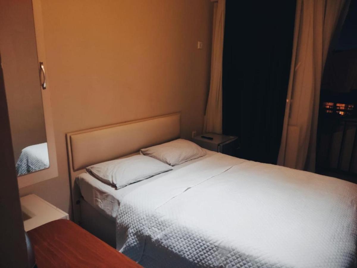 Golden Fish Hotel Батумі Екстер'єр фото